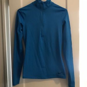 Nike dry fit top ⭐️⭐️12 HR SALE⭐️⭐️